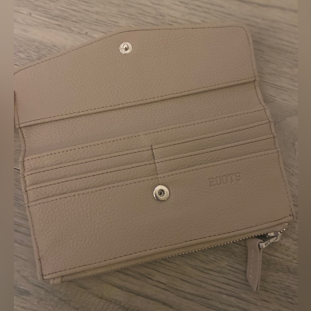 ROOTS | Wallet - Picture 2 of 3